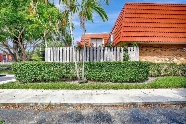 Building Photo - 701 NW 98th Cir