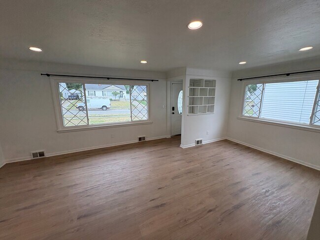 Foto del edificio - 9609 Alexander Rd
