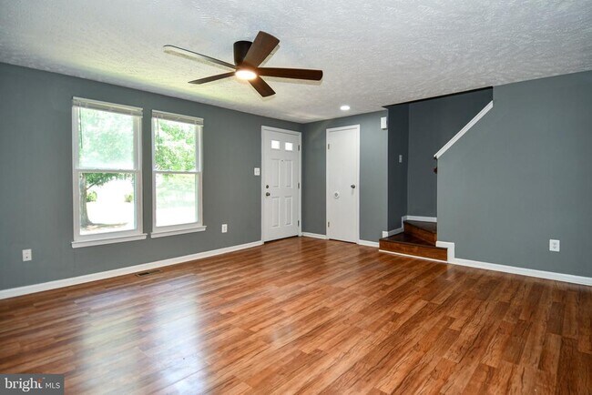 Building Photo - 8482 Kirby St