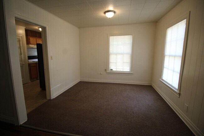 Foto del edificio - 323 N Houston St