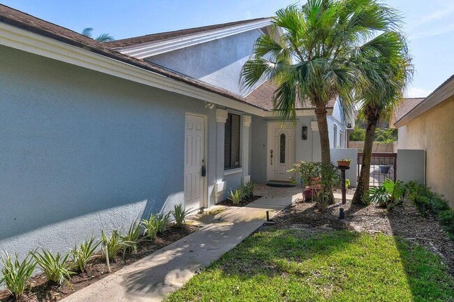 Building Photo - 112 Sand Pine Dr