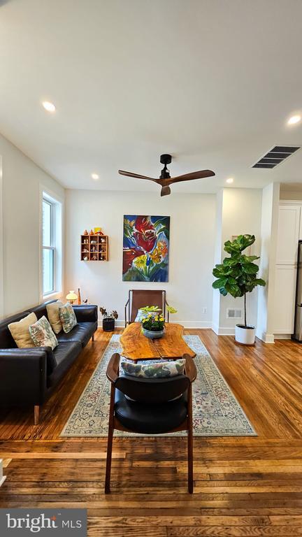 Foto del edificio - 3206 Warder St NW