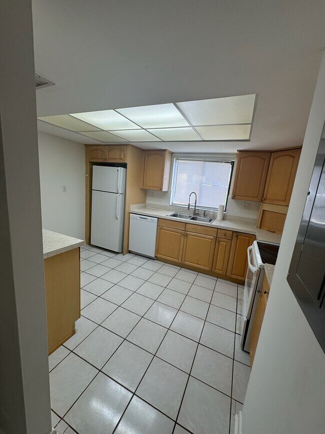 Foto del edificio - 2 BR / 2 BA Ground-Floor Condo | Screened ...