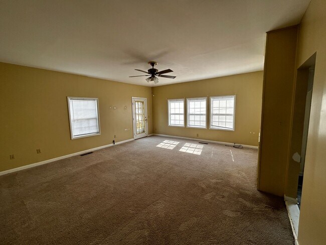 Building Photo - Three Bedroom - Large Living Room