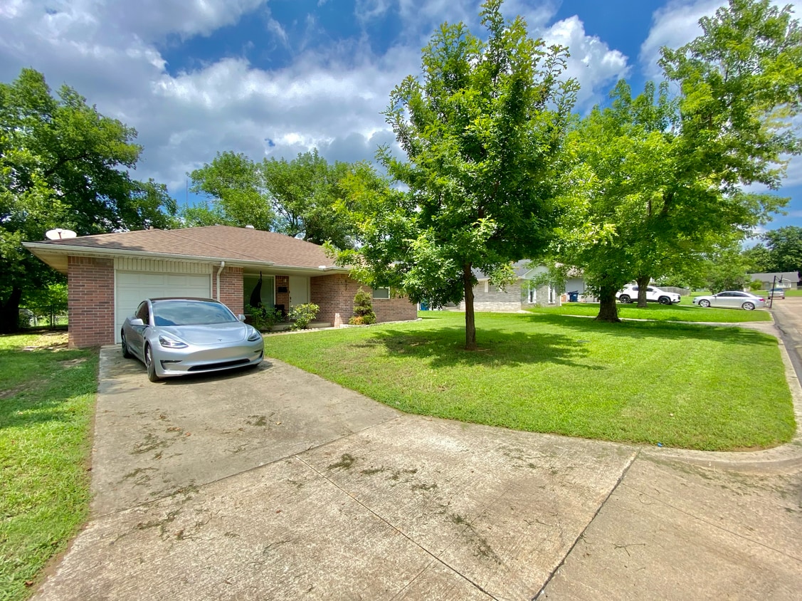 922 w 24th, Ada, OK 74820 House Rental in Ada, OK
