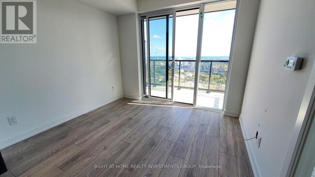 Photo du bâtiment - 159-3159 Wellesley St E