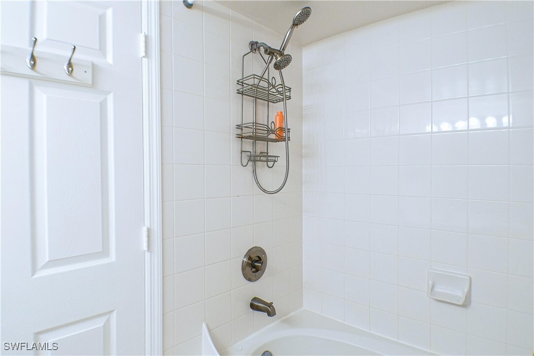Building Photo - 8861 Colonnades Ct W