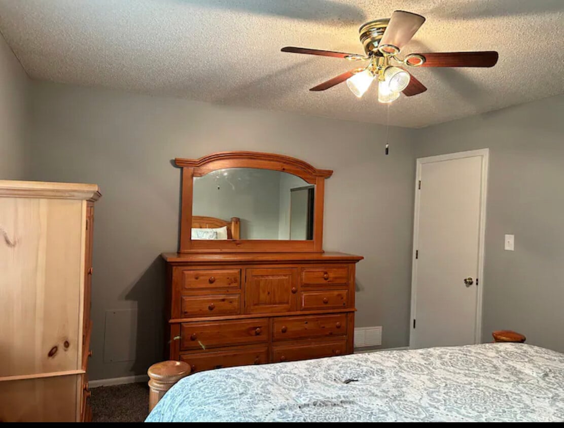 Primary Photo - 2115 SW Brandywine Ln