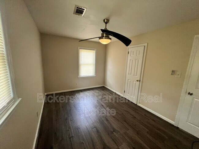 Foto del edificio - 526 Englewood Dr