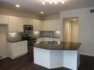 Kitchen - 2708 San Pedro St