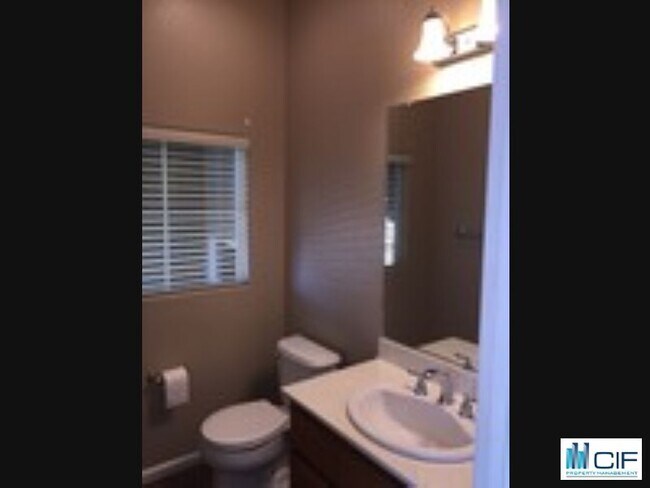 Building Photo - 546 Secoya St
