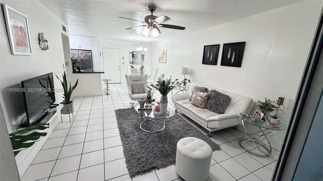 Foto del edificio - 9455 W Flagler St