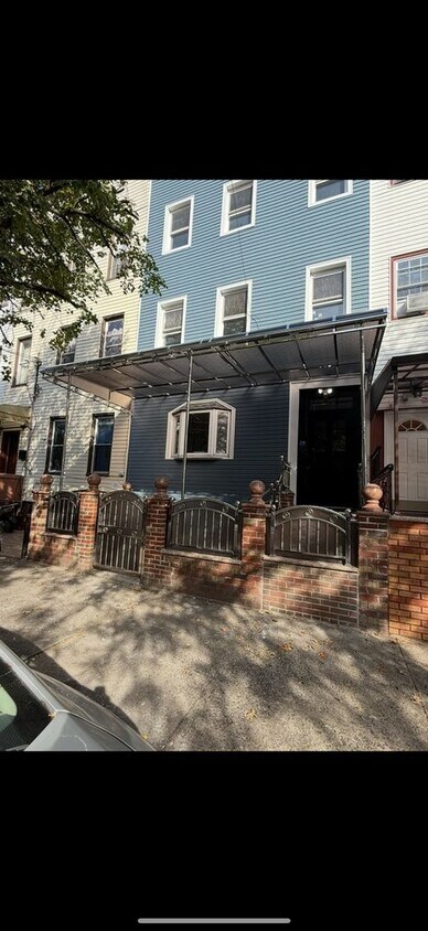 Foto principal - 189 Sheridan Ave