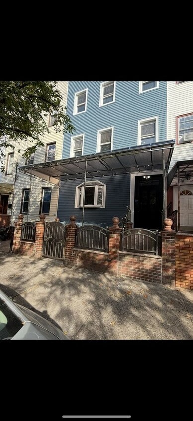 Primary Photo - 189 Sheridan Ave