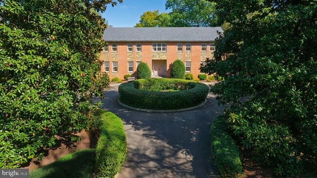 Foto del edificio - 221 Chain Bridge Rd