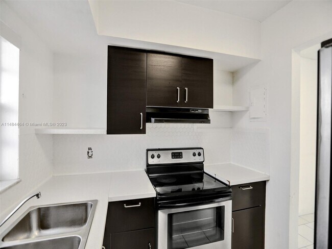 Foto del edificio - 3530 NW 43rd Ave