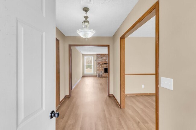 Foto del edificio - 341 Hickory Dr