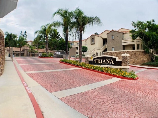 Primary Photo - 1027 Vista Del Cerro Dr