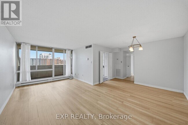 Photo du bâtiment - 530 Laurier Ave W