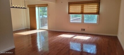 Building Photo - 61 Essex Dr