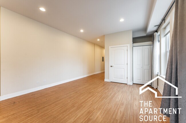 Foto del edificio - 4750 N Kenneth Ave
