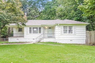 Building Photo - 812 Nelson Dr