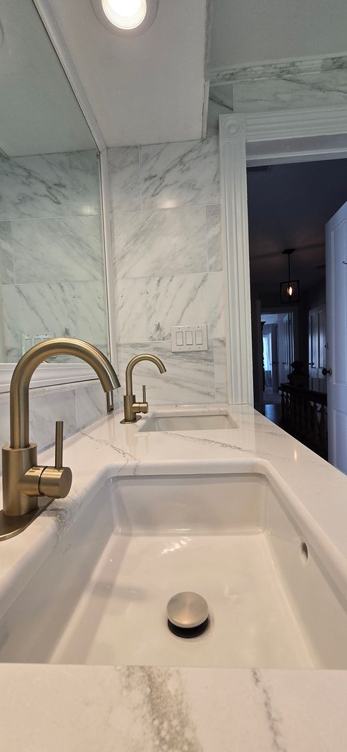 Building Photo - Beautiful waterfront Chateau. Short Term Retreat