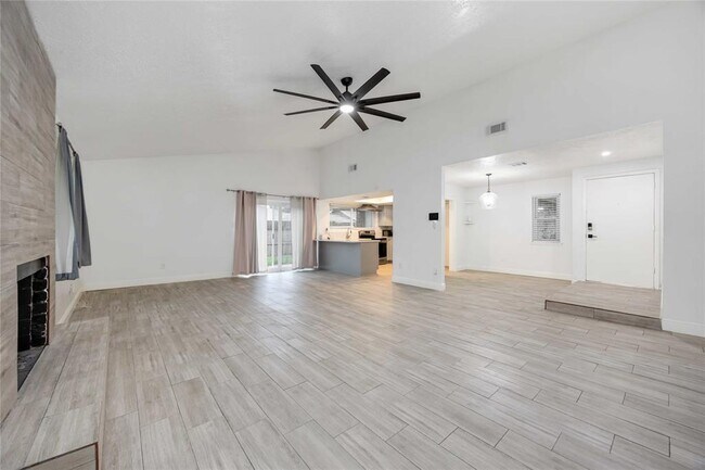 Building Photo - 11502 Lansbury Dr