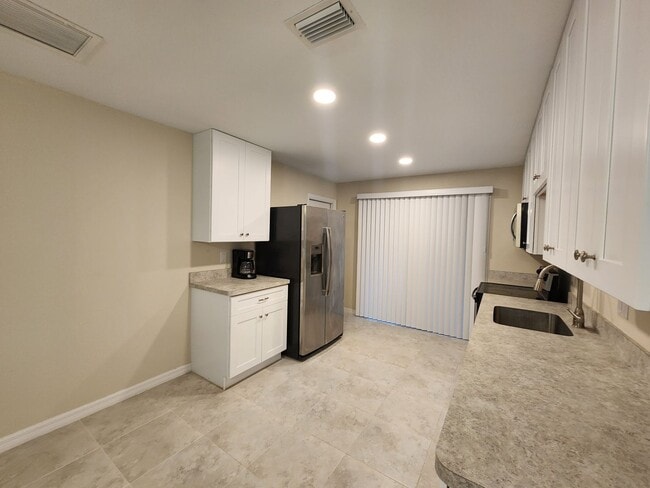 Building Photo - Cozy Duplex in the Beautiful Buckingham Area