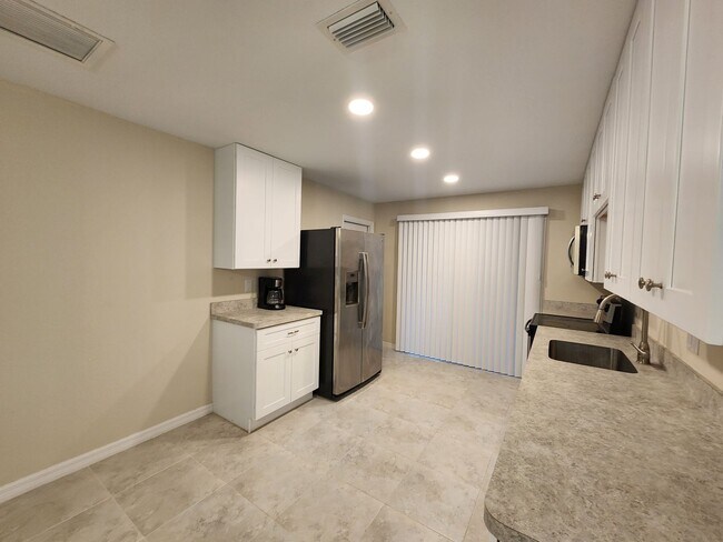 Foto del edificio - Cozy Duplex in the Beautiful Buckingham Area