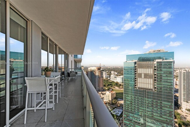 Building Photo - 1300 Brickell Bay Dr