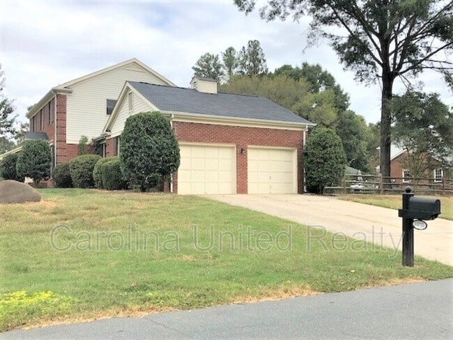 Building Photo - 10755 Colony Woods Dr