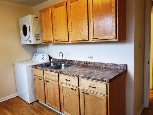 Building Photo - 1644 Midland Ave