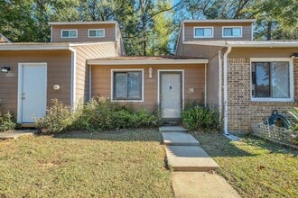 Building Photo - 2203 Sandpiper St