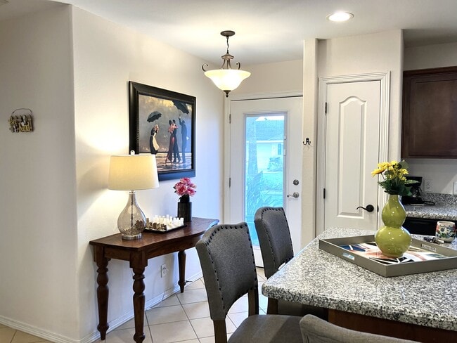 Building Photo - 2 S Bay Hill Dr