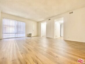 Building Photo - 1140 N Clark St