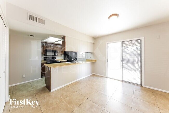 Foto del edificio - 2121 W Wickieup Ln