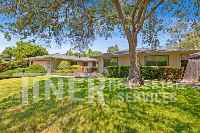 Photo - 5541 Ivanhoe Way House