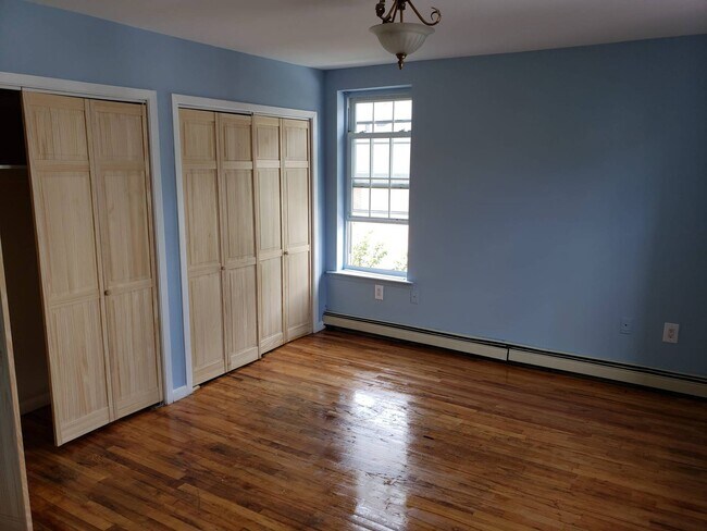 Building Photo - 1854 Phelan Pl