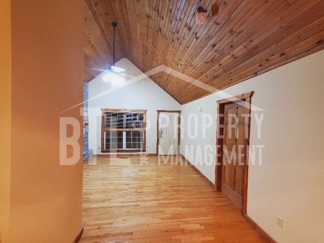 Building Photo - 574 Baldknobber Dr