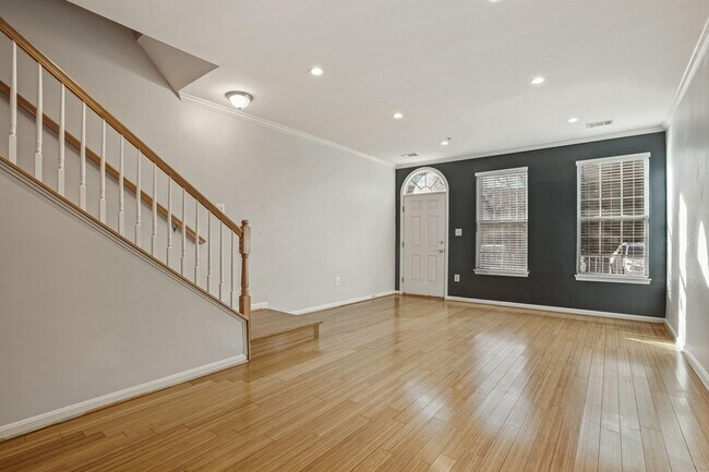 Foto del edificio - 2651 Park Tower Dr