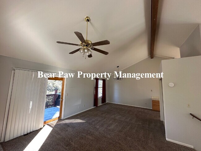 Building Photo - Duplex in Pine!!