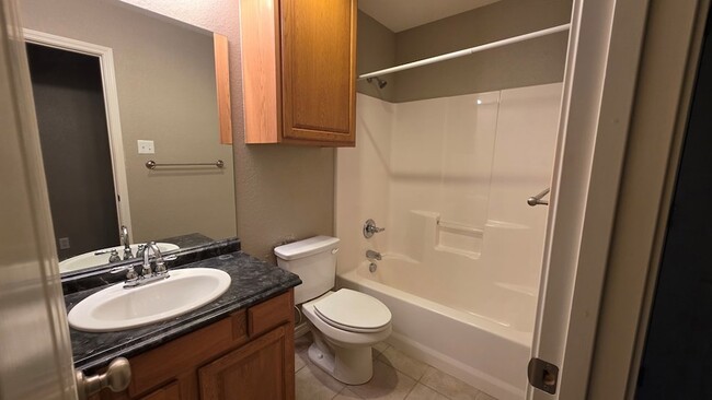 Foto del edificio - 5113 Blue Haven Dr