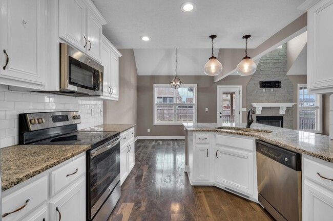 Building Photo - Charming 3-Bedroom Home (w/ bonus room) in...