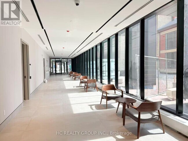 Building Photo - 609 Sherbourne St