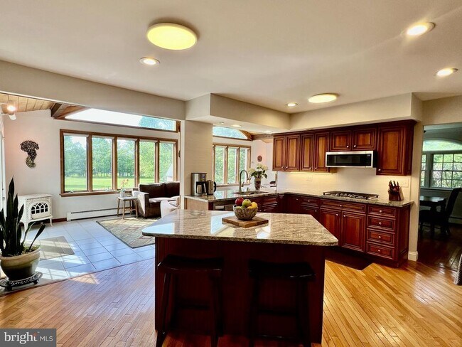 Foto del edificio - 3310 Ephross Cir
