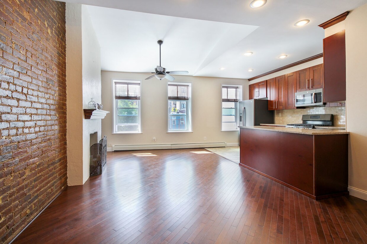 Foto principal - 588 Grand St