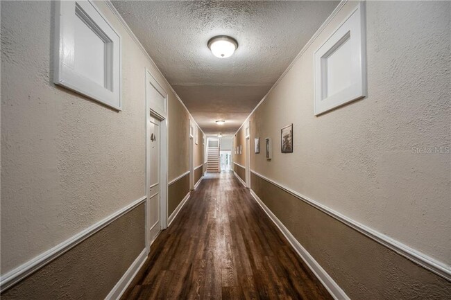 Building Photo - 511 S Westland Ave