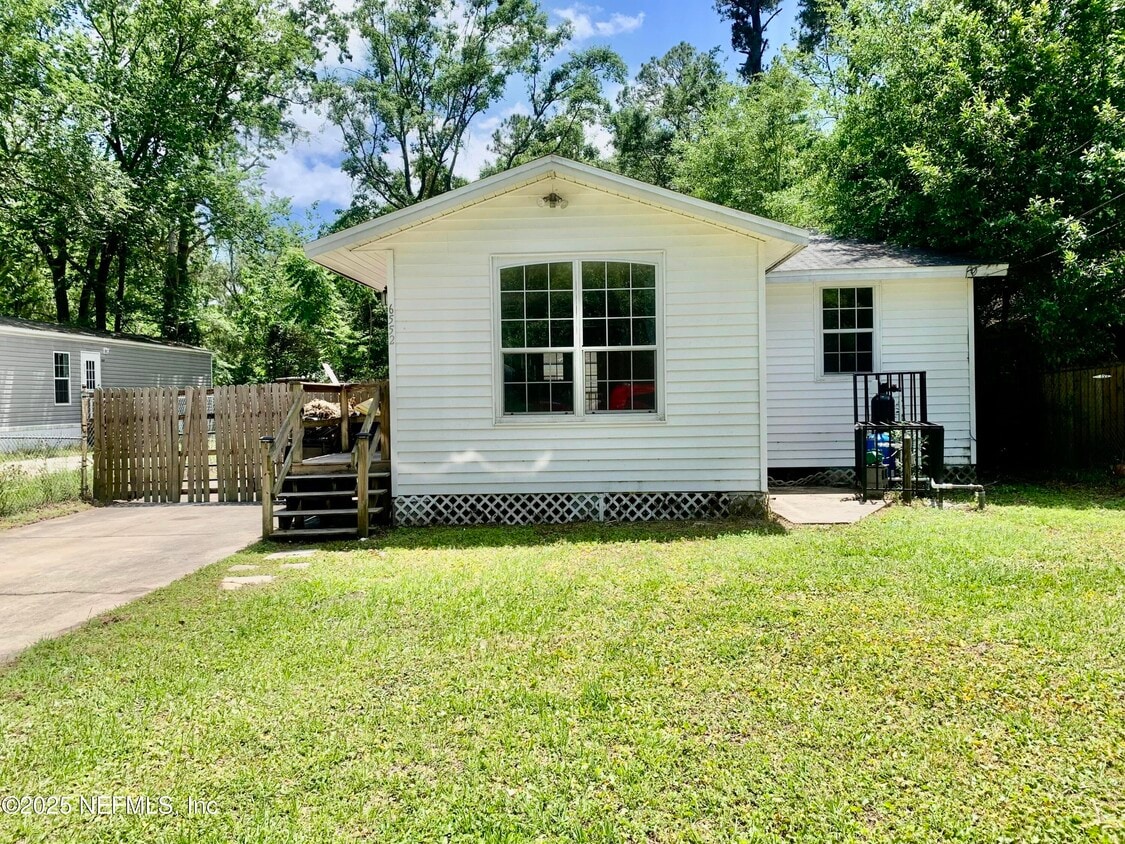 Primary Photo - 6552 Hughes St