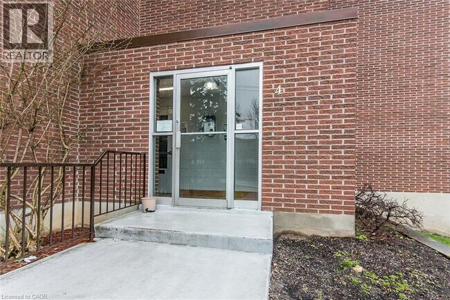 Building Photo - 4 Avalon Pl
